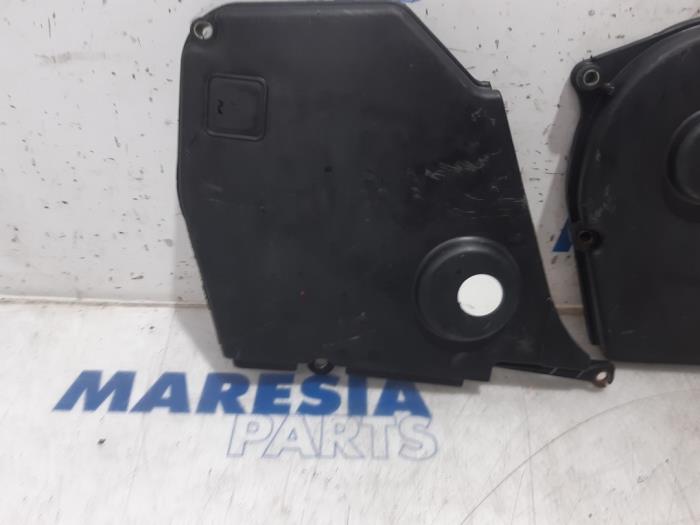 Usagé Couvercle de distribution Fiat Stilo MW (192C) 1.9 JTD 16V 140 Multijet Prix € 30,00 Règlement à la marge proposé par Maresia Parts
