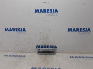Used Radio CD player Renault Grand Scénic III (JZ) 1.4 16V TCe 130 Price € 50,00 Margin scheme offered by Maresia Parts