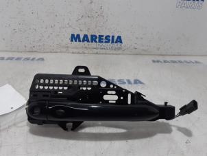 Used Door handle 4-door, front left Renault Clio IV (5R) 1.6 Turbo 16V RS 200 EDC Price € 30,00 Margin scheme offered by Maresia Parts
