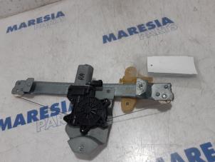 Used Rear door window mechanism 4-door, right Renault Clio IV (5R) 1.6 Turbo 16V RS 200 EDC Price € 30,00 Margin scheme offered by Maresia Parts