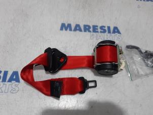 Used Rear seatbelt, centre Renault Clio IV (5R) 1.6 Turbo 16V RS 200 EDC Price € 50,00 Margin scheme offered by Maresia Parts