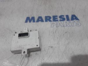 Used Navigation module Renault Clio IV (5R) 1.6 Turbo 16V RS 200 EDC Price € 35,00 Margin scheme offered by Maresia Parts