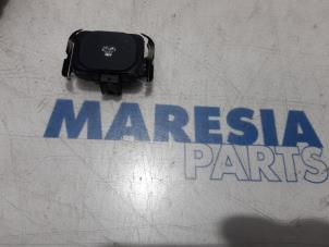Usagé Capteur de pluie Peugeot 3008 I (0U/HU) 1.6 HDiF 16V Prix € 35,00 Règlement à la marge proposé par Maresia Parts