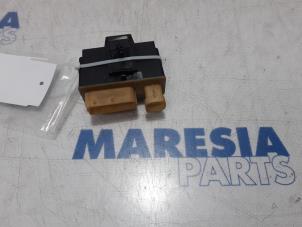 Used Relay Peugeot 3008 I (0U/HU) 1.6 HDiF 16V Price € 35,00 Margin scheme offered by Maresia Parts