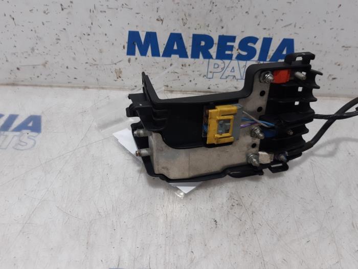 Fuse box Peugeot RCZ 1.6 16V THP - 6500GR MIA - Maresia Parts