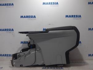 Used Middle console Peugeot 3008 I (0U/HU) 1.6 HDiF 16V Price € 60,00 Margin scheme offered by Maresia Parts