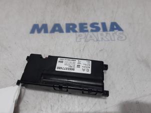 Używane Modul radiowy Peugeot RCZ (4J) 1.6 16V THP Cena € 210,00 Procedura marży oferowane przez Maresia Parts