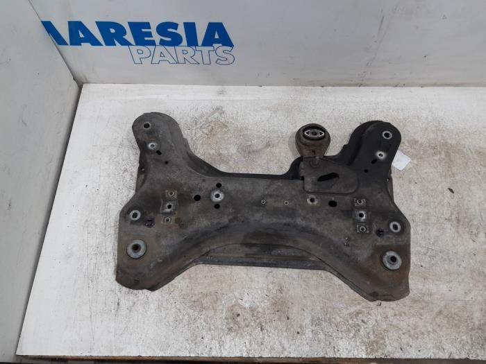 Usagé Faux châssis Renault Trafic New (FL) 2.5 dCi 16V 145 Prix € 90,75 Prix TTC proposé par Maresia Parts