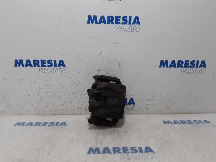 Front brake calliper, left from a Renault Trafic New (FL) 2.5 dCi 16V 145 2007