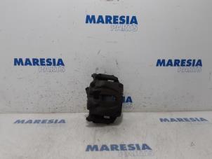 Used Front brake calliper, left Renault Trafic New (FL) 2.5 dCi 16V 145 Price € 60,50 Inclusive VAT offered by Maresia Parts
