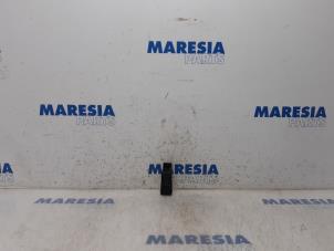 Used Glow plug relay Peugeot 3008 I (0U/HU) 1.6 HDiF 16V Price € 15,00 Margin scheme offered by Maresia Parts
