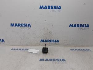 Used Heater resistor Peugeot 4007 (VU/VV) 2.2 HDiF 16V Price € 35,00 Margin scheme offered by Maresia Parts
