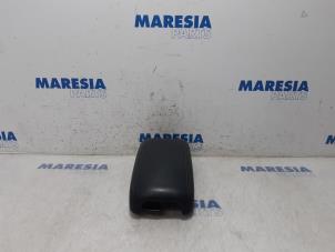 Used Armrest Peugeot 4007 (VU/VV) 2.2 HDiF 16V Price € 157,50 Margin scheme offered by Maresia Parts
