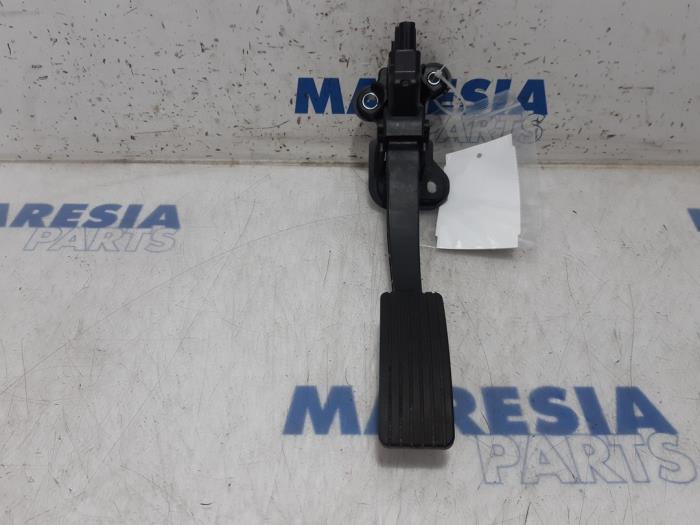 Throttle pedal position sensor Peugeot 4007 2.2 HDiF 16V - 1600A102 4HK