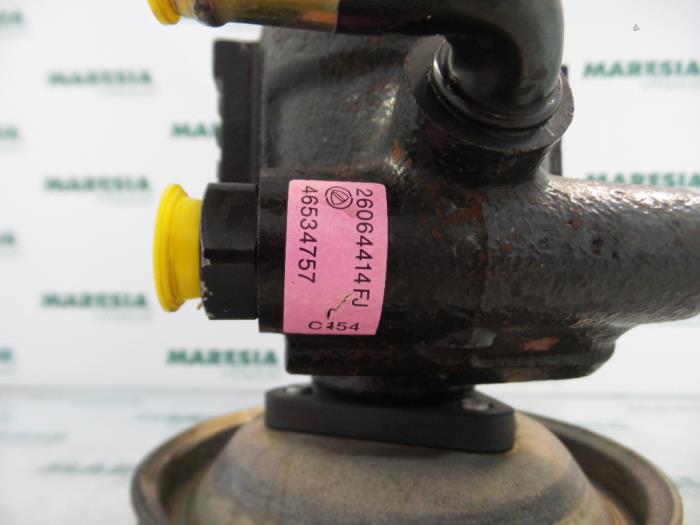 Usagé Pompe direction assistée Alfa Romeo 156 (932) 1.6 Twin Spark 16V Prix € 50,00 Règlement à la marge proposé par Maresia Parts