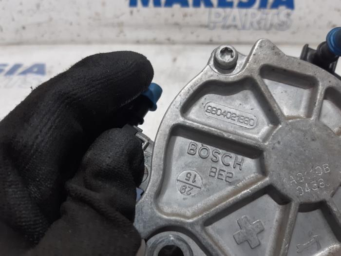 Pompe à vide (diesel) d'un Peugeot 308 SW (L4/L9/LC/LJ/LR) 1.6 BlueHDi 120 2015