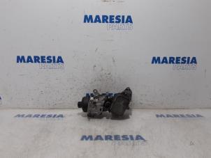 Używane Uchwyt filtra oleju Peugeot 308 SW (L4/L9/LC/LJ/LR) 1.6 BlueHDi 120 Cena € 75,00 Procedura marży oferowane przez Maresia Parts