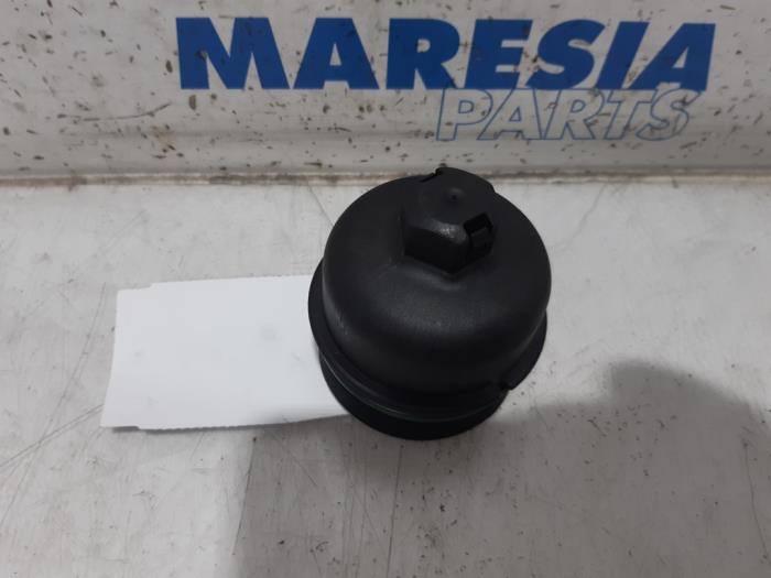 Soporte de filtro de aceite de un Peugeot 308 SW (L4/L9/LC/LJ/LR) 1.6 BlueHDi 120 2015