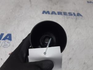 Gebrauchte Ölfilterhalter Peugeot 308 SW (L4/L9/LC/LJ/LR) 1.6 BlueHDi 120 Preis € 25,00 Margenregelung angeboten von Maresia Parts