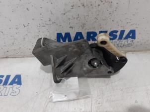 Used Gear-change mechanism Renault Kadjar (RFEH) 1.2 Energy TCE 130 Price € 35,00 Margin scheme offered by Maresia Parts