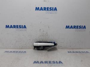 Used Rear door handle 4-door, right Peugeot 208 I (CA/CC/CK/CL) 1.2 Vti 12V PureTech 82 Price € 40,00 Margin scheme offered by Maresia Parts