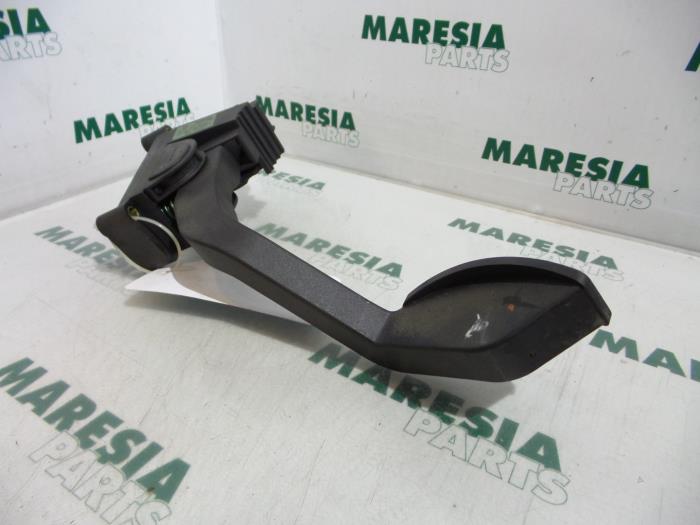 Begagnade Gaspedalsensor Fiat Punto II (188) 1.9 JTD 80 ELX 3-Drs. Pris € 20,00 Marginaltabell erbjuds av Maresia Parts