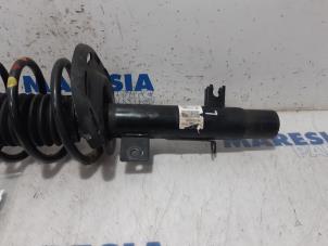 Usagé Barre amortisseur avant gauche Citroen C4 Cactus (0B/0P) 1.6 Blue Hdi 100 Prix € 75,00 Règlement à la marge proposé par Maresia Parts