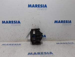 Używane Zacisk hamulcowy prawy przód Citroen C4 Cactus (0B/0P) 1.6 Blue Hdi 100 Cena € 13,99 Procedura marży oferowane przez Maresia Parts