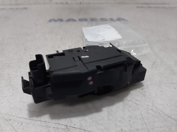 Boîte a fusibles pour CITROEN C4 Cactus Phase 2 d'occasion pas cher