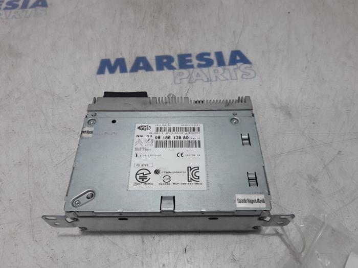 Używane Radio Citroen C4 Cactus (0B/0P) 1.6 Blue Hdi 100 Cena € 236,25 Procedura marży oferowane przez Maresia Parts