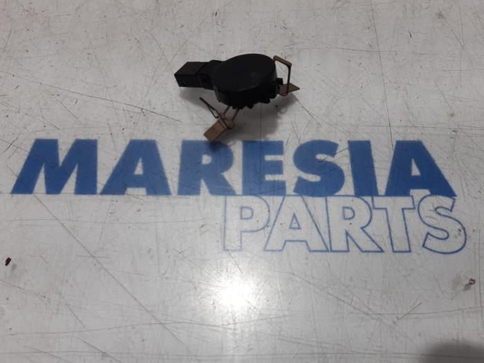 Begagnade Regnsensor Citroen C4 Cactus (0B/0P) 1.6 Blue Hdi 100 Pris € 29,95 Marginaltabell erbjuds av Maresia Parts