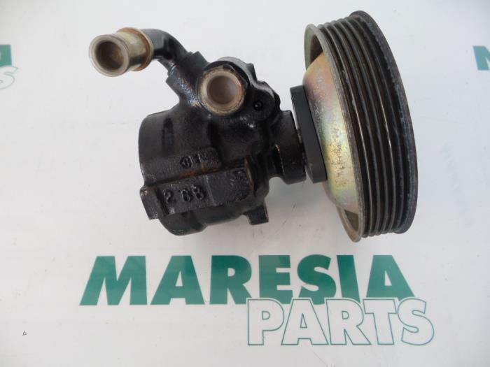 Usagé Pompe de direction Alfa Romeo 147 (937) 1.9 JTD 16V Prix € 50,00 Règlement à la marge proposé par Maresia Parts