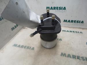 Usagé Boîtier de filtre carburant Renault Scénic II (JM) 1.5 dCi 100 Prix € 35,00 Règlement à la marge proposé par Maresia Parts