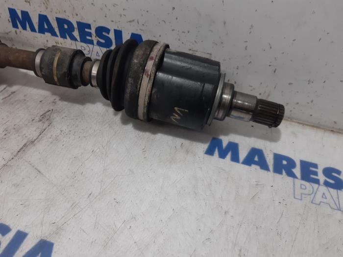 Front drive shaft, left from a Peugeot 4007 (VU/VV) 2.2 HDiF 16V 2011