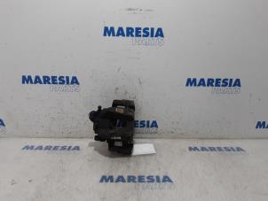 Used Front brake calliper, left Citroen C4 Grand Picasso (3A) 1.6 BlueHDI 120 Price € 30,00 Margin scheme offered by Maresia Parts