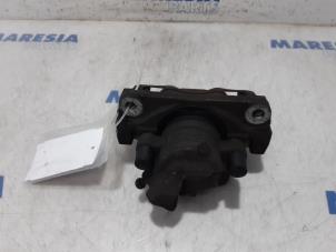 Used Front brake calliper, right Citroen C4 Grand Picasso (3A) 1.6 BlueHDI 120 Price € 30,00 Margin scheme offered by Maresia Parts