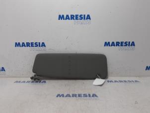 Usagé Pare-soleil Renault Trafic New (FL) 2.5 dCi 16V 145 Prix € 30,25 Prix TTC proposé par Maresia Parts