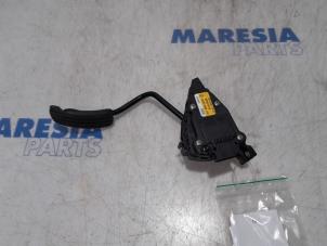Używane Czujnik polozenia pedalu gazu Renault Trafic New (FL) 2.5 dCi 16V 145 Cena € 42,35 Z VAT oferowane przez Maresia Parts