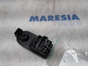 Used Multi-functional window switch Renault Trafic New (FL) 2.5 dCi 16V 145 Price € 42,35 Inclusive VAT offered by Maresia Parts
