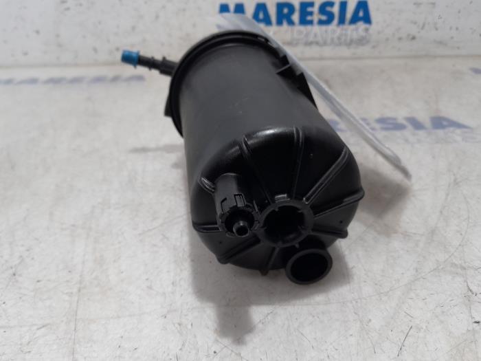 Fuel filter housing from a Renault Trafic New (FL) 2.5 dCi 16V 145 2007