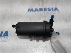 Używane Obudowa filtra paliwa Renault Trafic New (FL) 2.5 dCi 16V 145 Cena € 60,50 Z VAT oferowane przez Maresia Parts