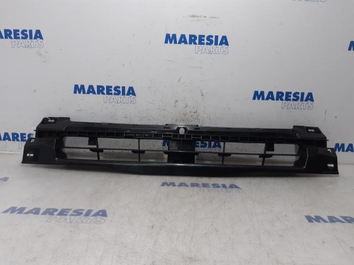 Begagnade Front Renault Trafic New (FL) 2.5 dCi 16V 145 Pris € 30,25 Inklusive moms erbjuds av Maresia Parts