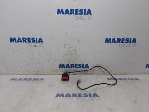 Used Front seatbelt buckle, right Fiat 500 (312) 1.3 MJTD 16V Price € 20,00 Margin scheme offered by Maresia Parts