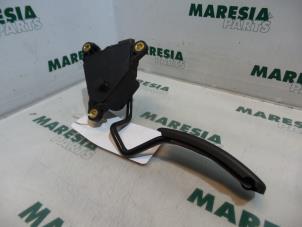 Used Throttle pedal position sensor Renault Clio III (BR/CR) 1.6 16V Price € 30,00 Margin scheme offered by Maresia Parts