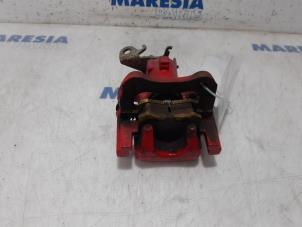Used Rear brake calliper, right Renault Clio IV (5R) 1.6 Turbo 16V RS 200 EDC Price € 75,00 Margin scheme offered by Maresia Parts