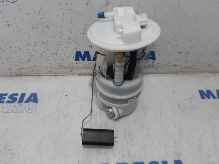 Electric fuel pump from a Renault Clio IV (5R) 1.6 Turbo 16V RS 200 EDC 2014