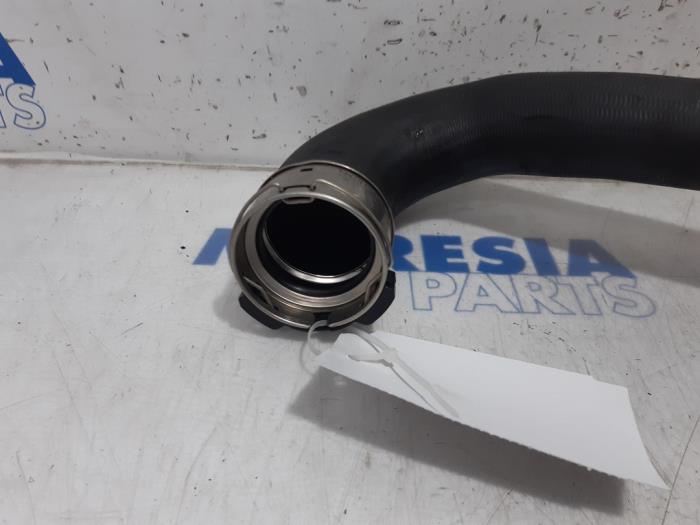Gebrauchte Intercooler Schlauch Renault Clio IV (5R) 1.6 Turbo 16V RS 200 EDC Preis € 50,00 Margenregelung angeboten von Maresia Parts