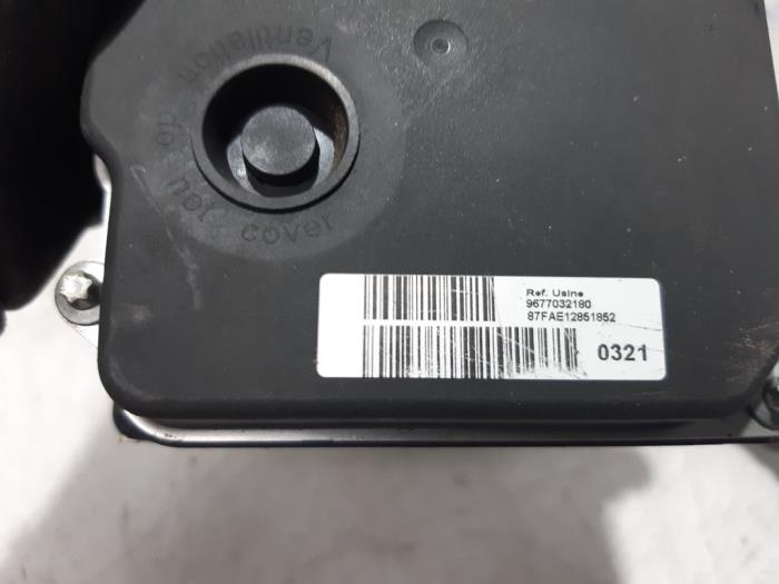 Usagé Bloc ABS Peugeot 508 SW (8E/8U) 2.2 HDiF 16V GT Prix € 175,00 Règlement à la marge proposé par Maresia Parts