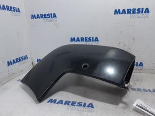 Used Rear bumper component, right Renault Trafic New (FL) 2.5 dCi 16V 145 Price € 24,20 Inclusive VAT offered by Maresia Parts