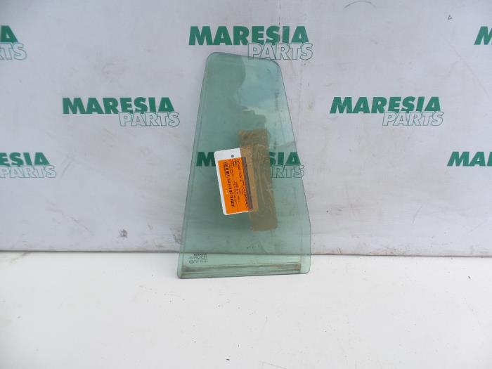 Usados Ventanilla triangular izquierda detrás Renault Laguna II Grandtour (KG) 1.6 16V Precio € 25,00 Norma de margen ofrecido por Maresia Parts